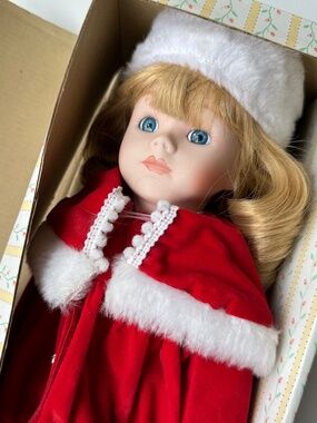 Vintage 1991 Seymour Mann Connoisseur Collection 16" Porcelain Doll